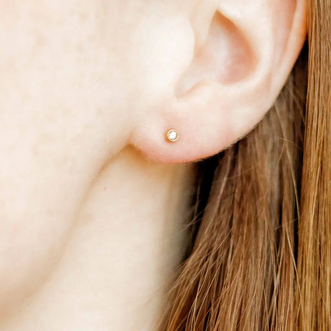 Screwback Stud Earrings - Micro Cooper Clear Gold