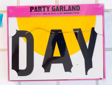 GUAC AND ROLL PARTY GARLAND