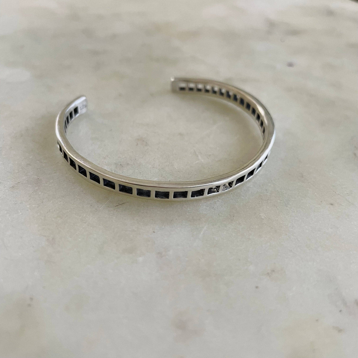 GRID CUFF — 1 ROW: BRONZE / SMALL