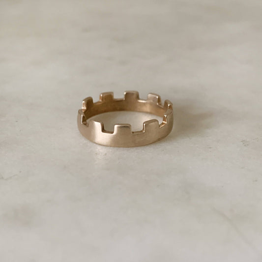 Crenellated Ring