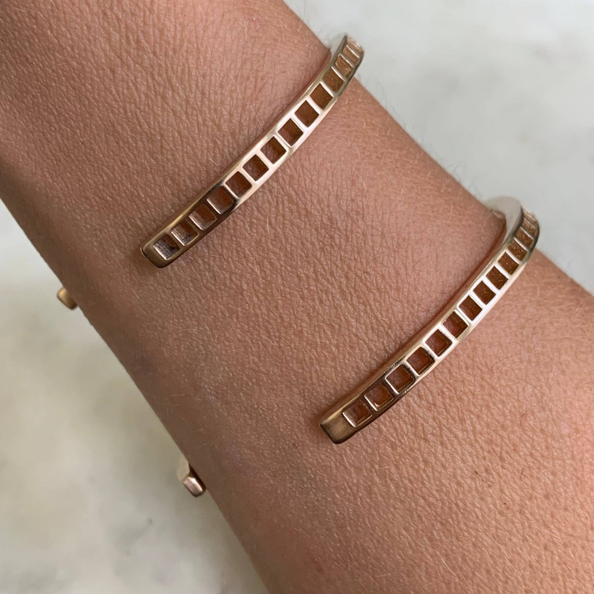 GRID CUFF — 1 ROW: BRONZE / SMALL