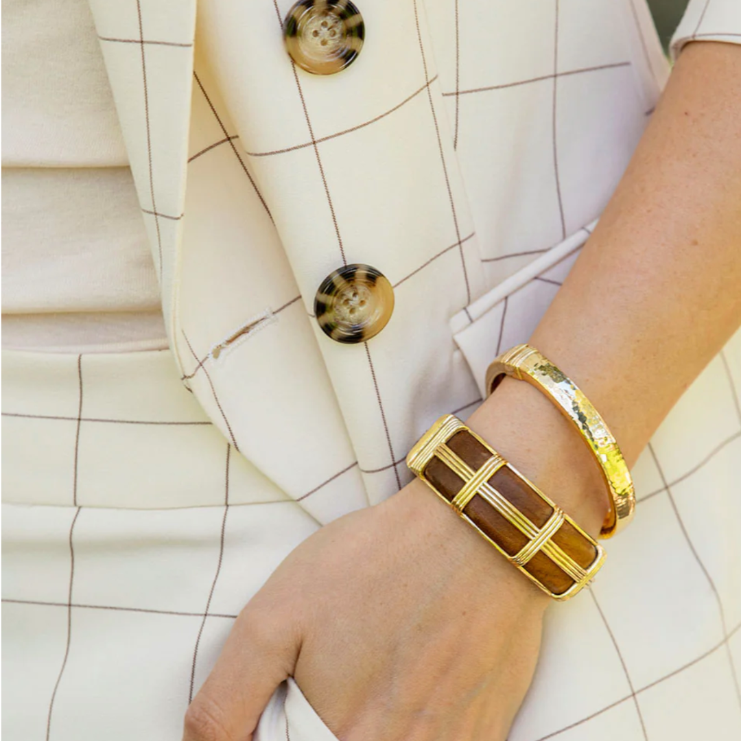 Cleopatra Oval Hinged Bangle in Hammered Gold S/M