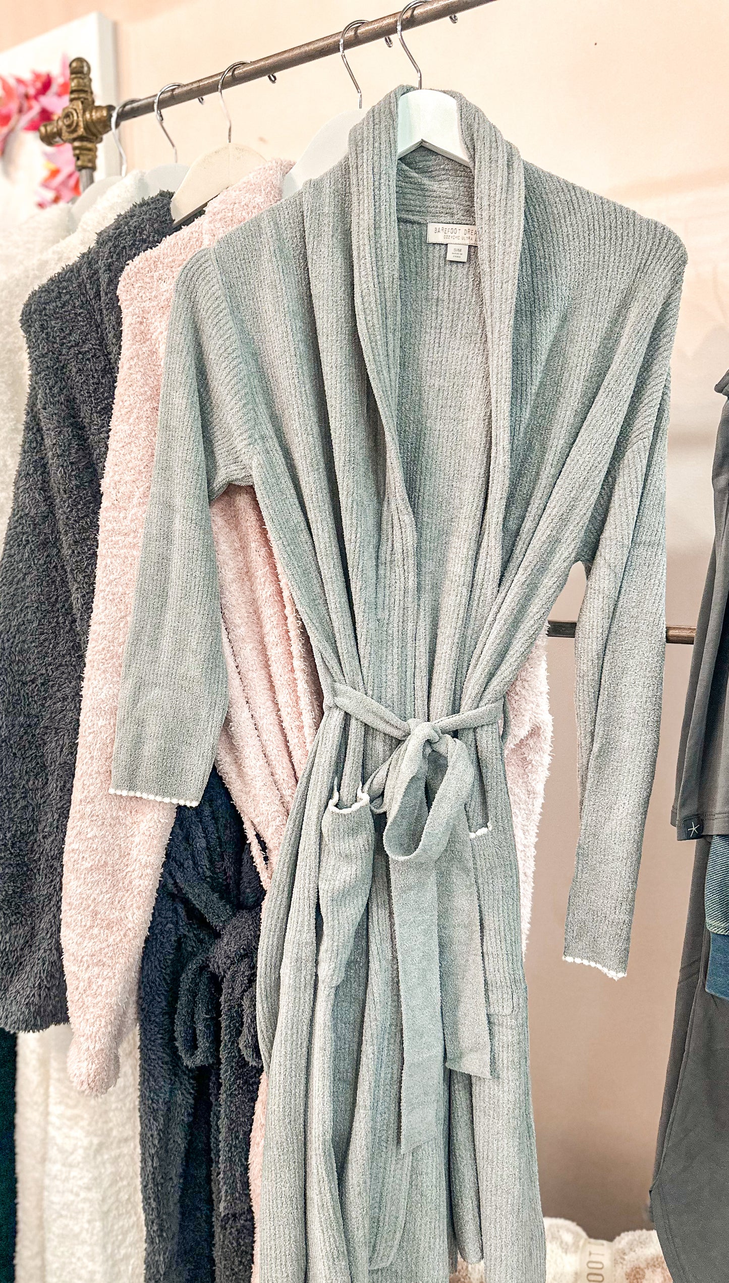 Barefoot Dreams Grey & White Contrast Scallop Ribbed Robe