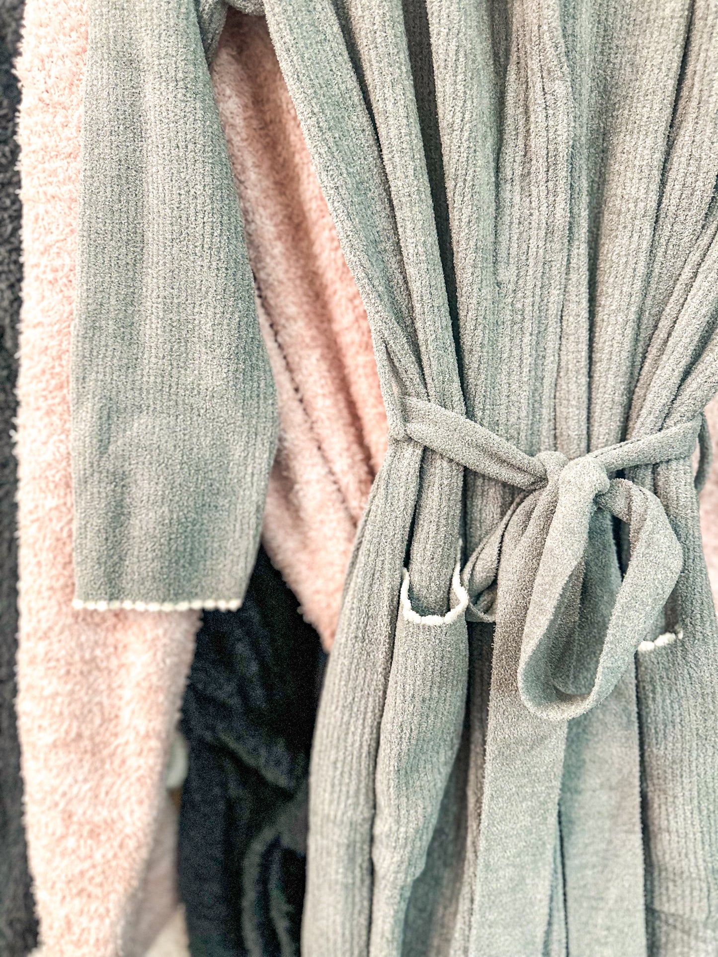 Barefoot Dreams Grey & White Contrast Scallop Ribbed Robe