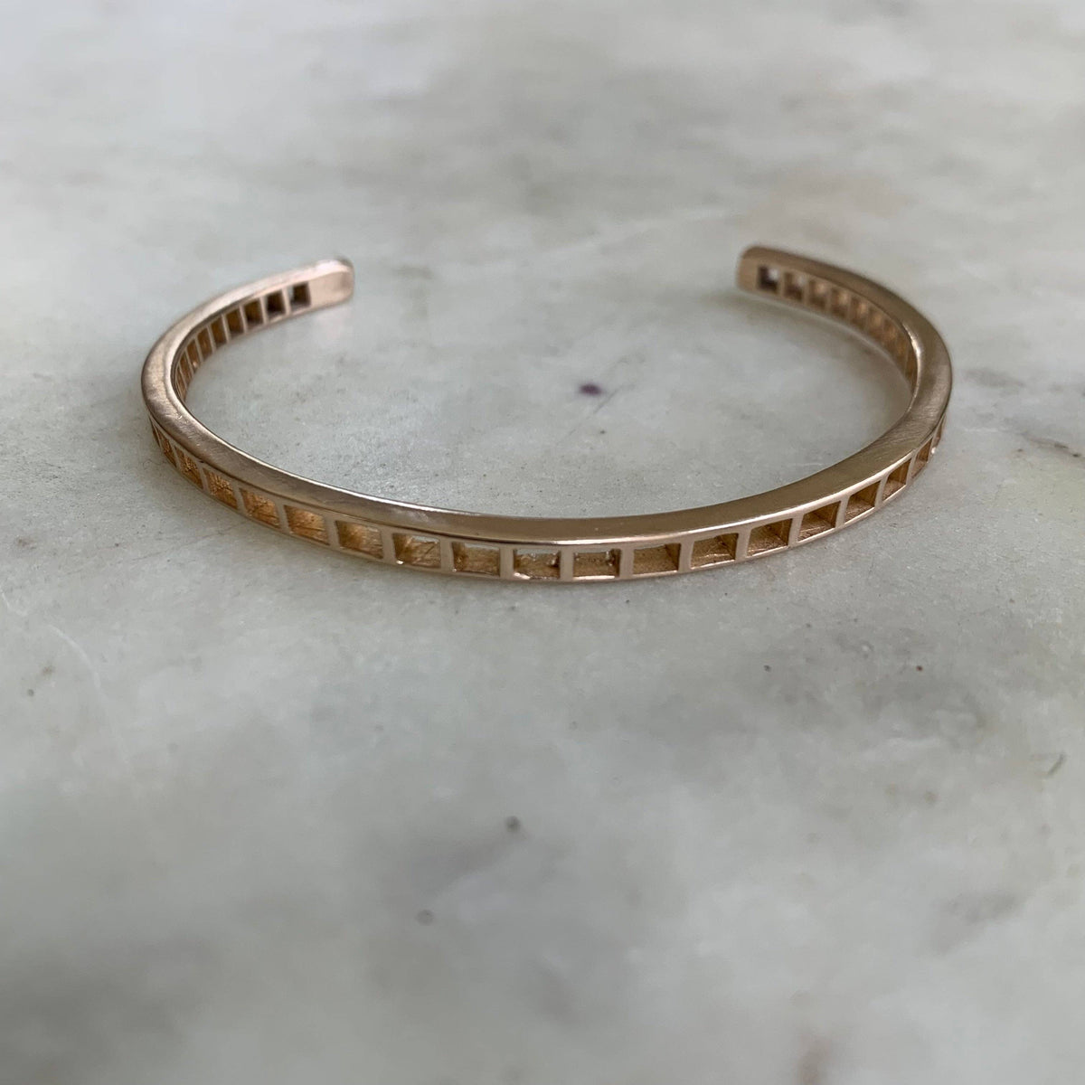 GRID CUFF — 1 ROW: BRONZE / SMALL