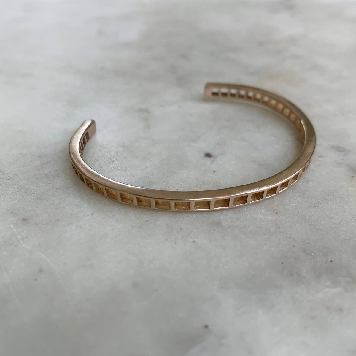 GRID CUFF — 1 ROW: BRONZE / SMALL