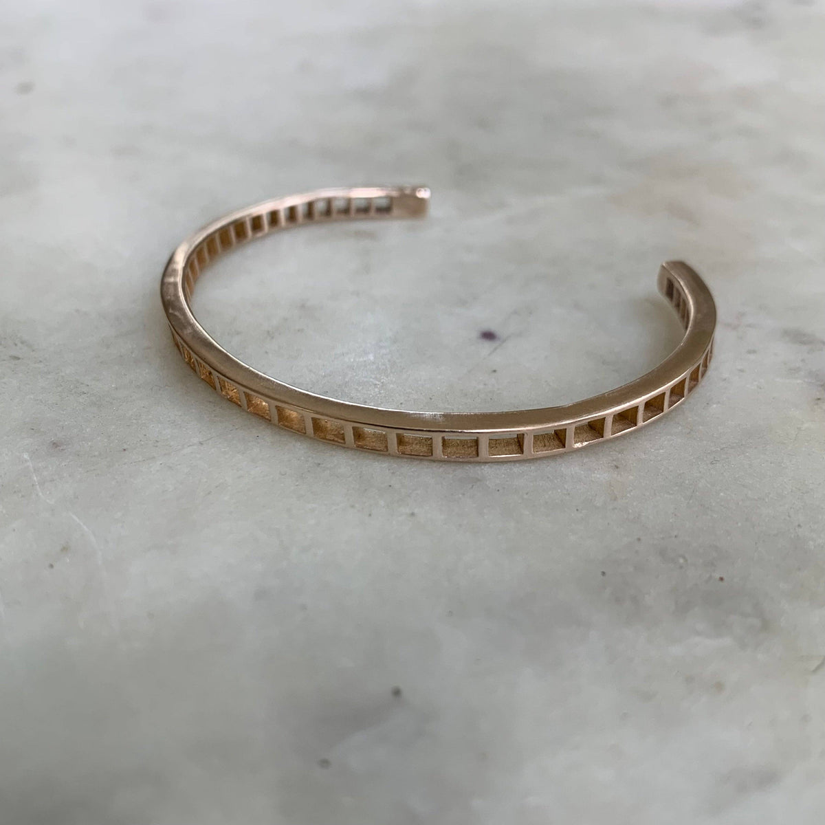 GRID CUFF — 1 ROW: BRONZE / SMALL