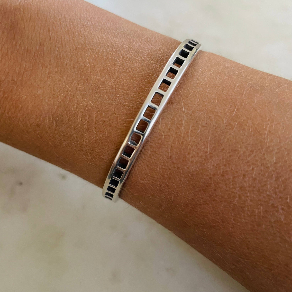 GRID CUFF — 1 ROW: BRONZE / SMALL