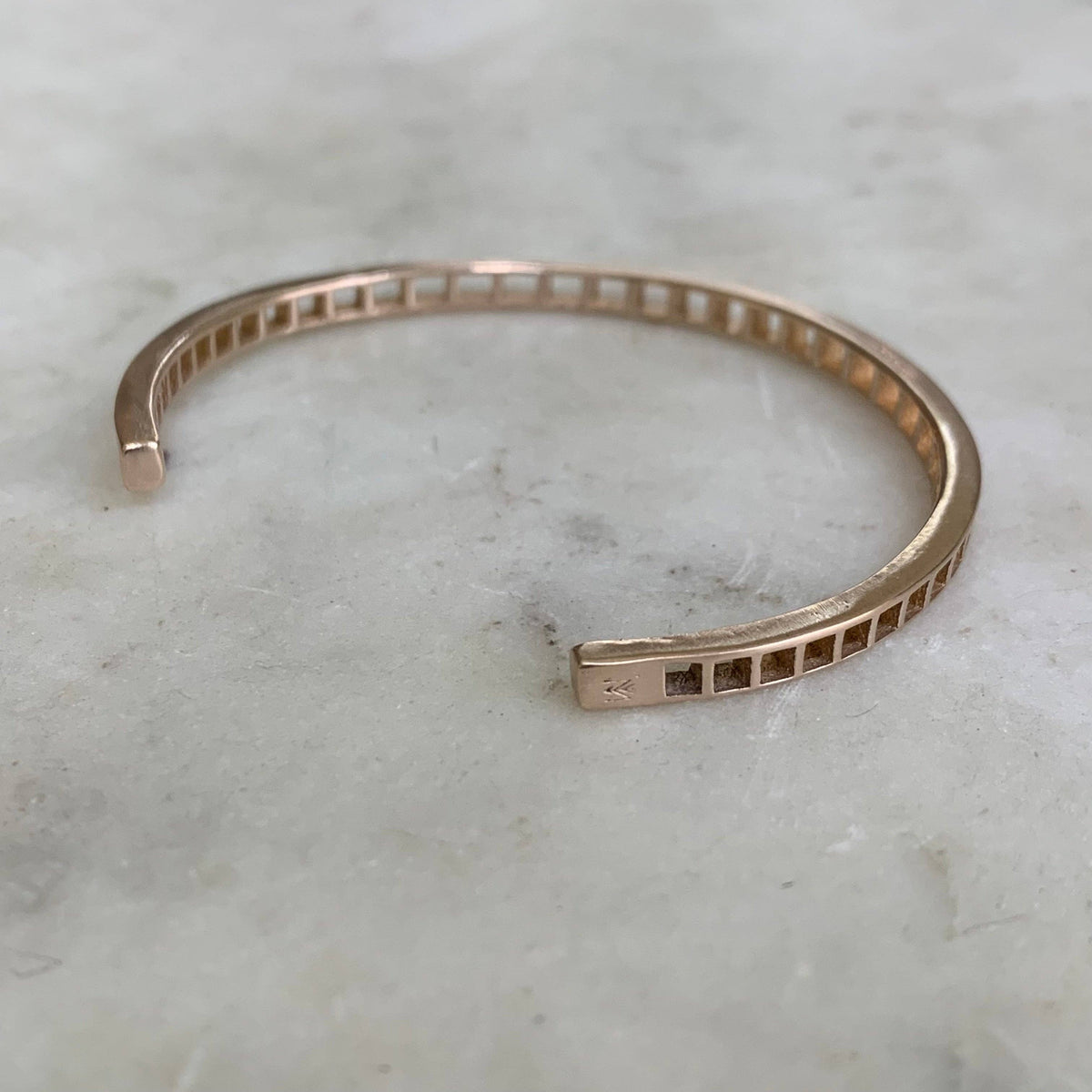 GRID CUFF — 1 ROW: BRONZE / SMALL