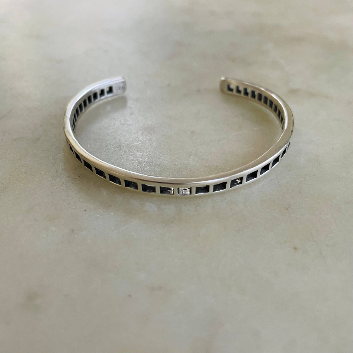 GRID CUFF — 1 ROW: BRONZE / SMALL